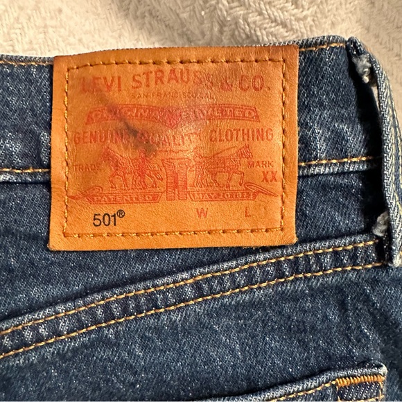 Levi’s Premium Denim Button front 501 Jeans, Sz 32, Length 26”, new condition. - Picture 3 of 8